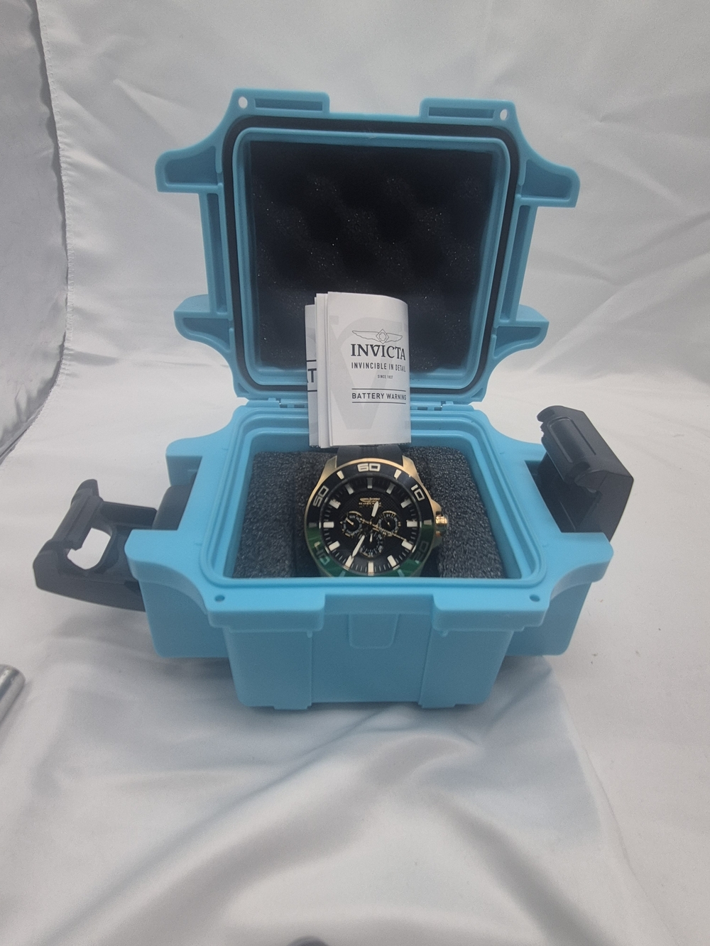 Invicta Men’s Watch with Blue Travel Case